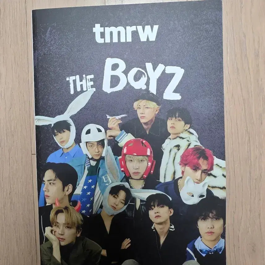 [BUNJANG] The Boyz TMRW Magazine &amp; Photocard Set / 더보이즈 TMRW 잡지&amp; 포카