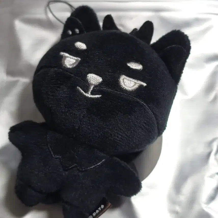 [BUNJANG] Young K Demel Devil Keychain / 영케이 시크릿 키링 데멀 악마케 양도