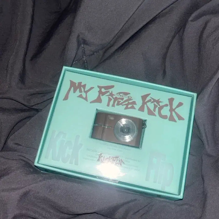 [BUNJANG] Kickflip 4th Mini Album "Winter Bear" Limited Edition Digital Camera Album / 최저가,특전O) Kickflip 4집 눈거싶 한정판 미니 디카 앨범