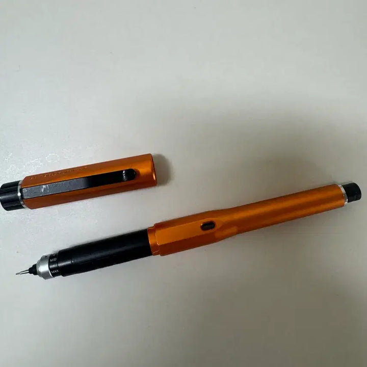 [BUNJANG] Uni Kuru Toga Dive Twilight Orange Mechanical Pencil / 유나큐루토가 다이브 트와일라잇 오렌지