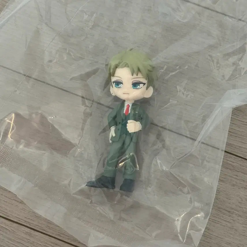 [BUNJANG] Spy x Family Loid Figure (Box Included) / (상자o)스파이패밀리 팔버스 로이드 피규어