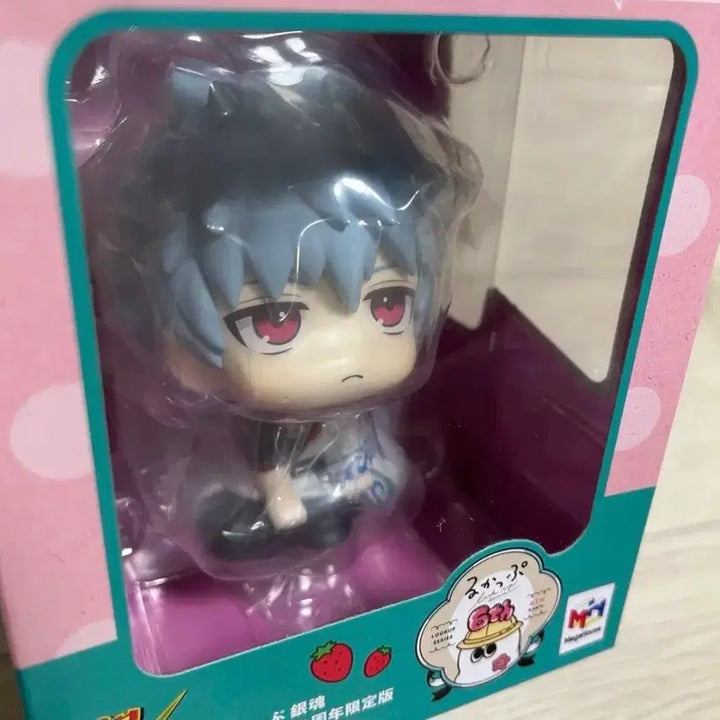 [BUNJANG] Gintama Gintoki 6th Anniversary Figure with Strawberry Cushion / 은혼 룩업  긴토키 6주년 피규어 딸기 방석 포함