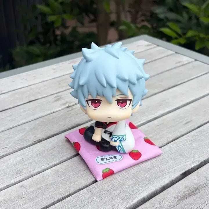 [BUNJANG] Gintama Gintoki 6th Anniversary Figure with Strawberry Cushion / 은혼 룩업  긴토키 6주년 피규어 딸기 방석 포함