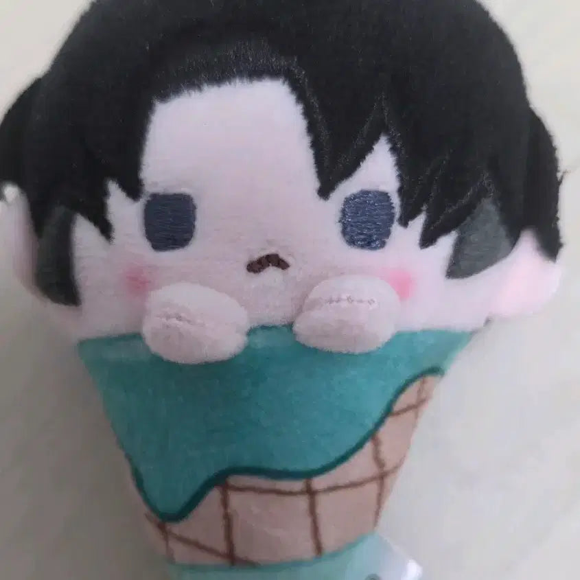 [BUNJANG] Attack on Titan Levi 10cm Plush / 진격거 리바이 10cm인형 아이스크림 급처