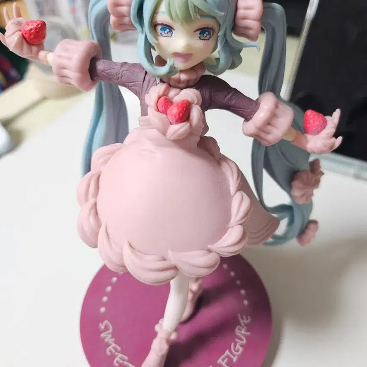 [BUNJANG] FURYU Hatsune Miku Sweet Sweets Macaron Figure / 후류 하츠네 미쿠 스윗 스위츠 마카롱 피규어