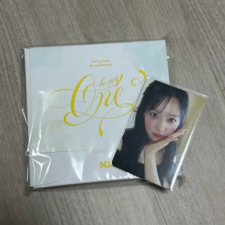 [BUNJANG] Kim Ji Won Fan Meeting MD Handkerchief Photocard Set / 김지원 팬미팅 md 손수건 판매