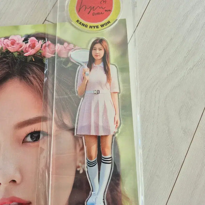 [BUNJANG] IZ*ONE Kang Hyewon DICON Vol. 8 Photobook &amp; Acrylic Stand Set / IZ ONE 강혜원 D ICON 8호 + 굿즈