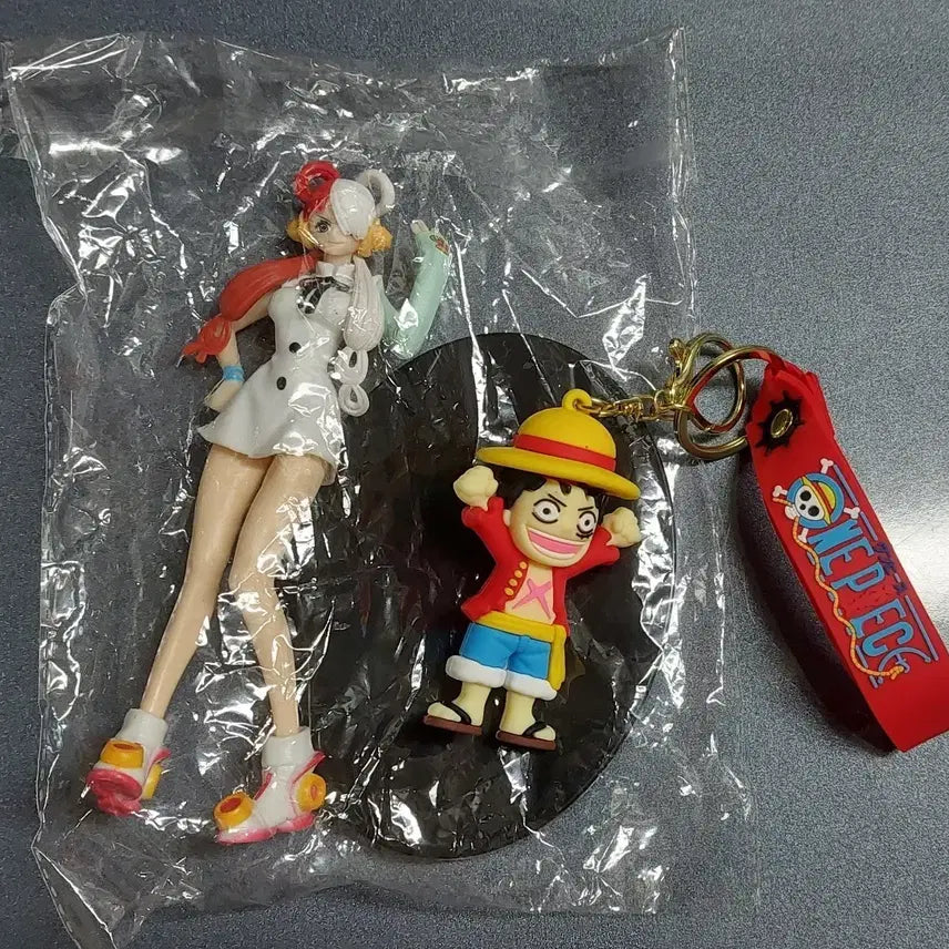 [BUNJANG] One Piece Uta Figure &amp; Luffy Keychain Set / 원피스 우타 피규어, 루피 키링
