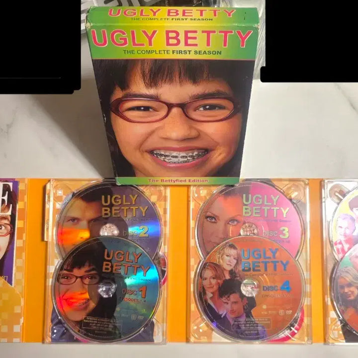 [BUNJANG] Ugly Betty Season 1 DVD Box Set / 어글리 베티 시즌1 DVD 6장 박스 세트 Ugly Betty 어글리베티 픽쳐디스크
