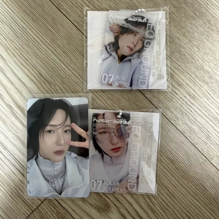[BUNJANG] NCT Neo City: Japan 10th Anniversary Neo Ground Lenticular Photocard - Renjun, Yuta / NCT 10주년 팝업 네오그라운드 렌티큘러 양도 런쥔 유타