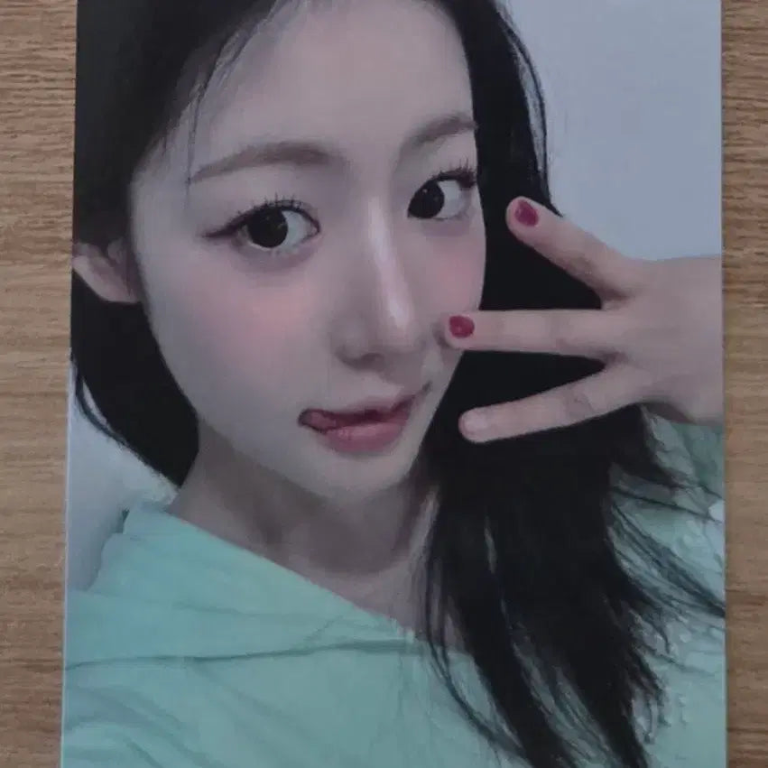 [BUNJANG] FIFTY FIFTY Fancon 2nd Edition Entry Photocard / 피프티 피프티 팬콘 2회차 입장포카 양도