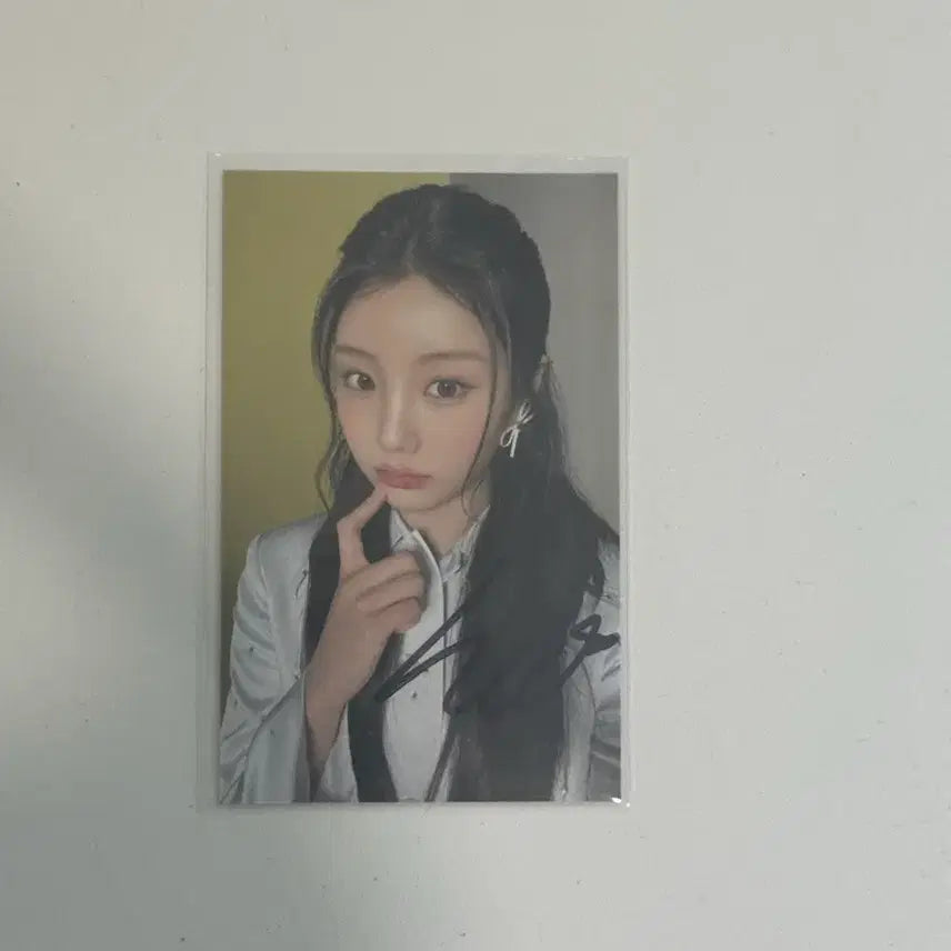 [SOLD OUT] [BUNJANG] ILLIT Wonhee Signed Photocard / 아일릿 원희 싸인포카