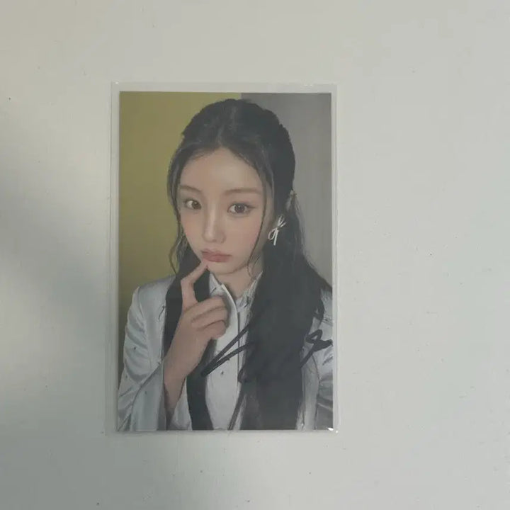 [SOLD OUT] [BUNJANG] ILLIT Wonhee Signed Photocard / 아일릿 원희 싸인포카