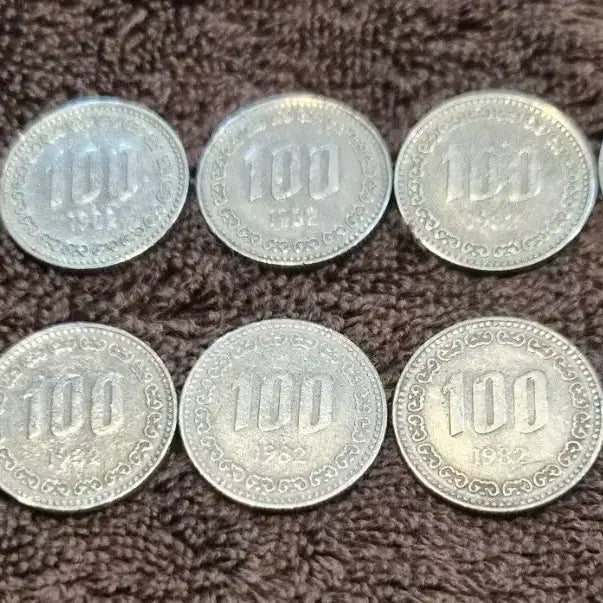 [BUNJANG] 1982 100 Won Coins Bundle Set (10 pcs) / 1982년 100원 10개일괄