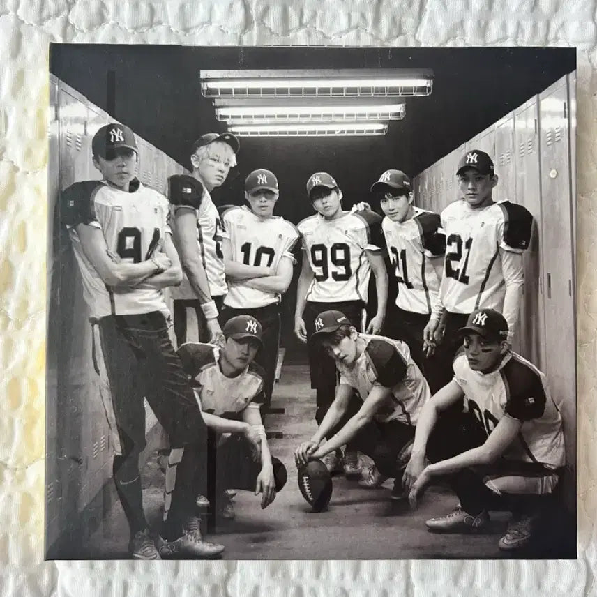 [BUNJANG] EXO Love Me Right Album Bundle Set (Sehun, Chanyeol Photocards Included) / 엑소 럽미라잇 앨범 포카 포함 일괄