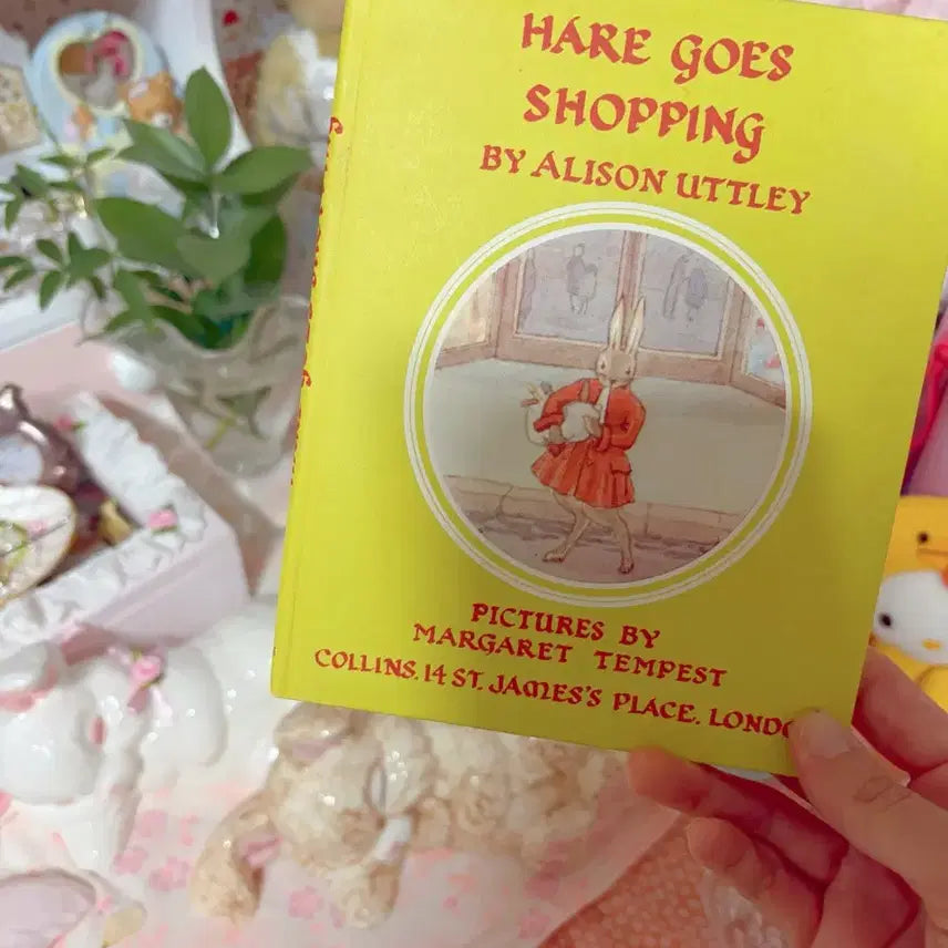 [BUNJANG] Vintage Book HARE GOES SHOPPING (Allison Uttley &amp; Margaret Tempest) / 빈티지 북 HARE GOES SHOPPING(산토끼의 쇼핑 이야기)