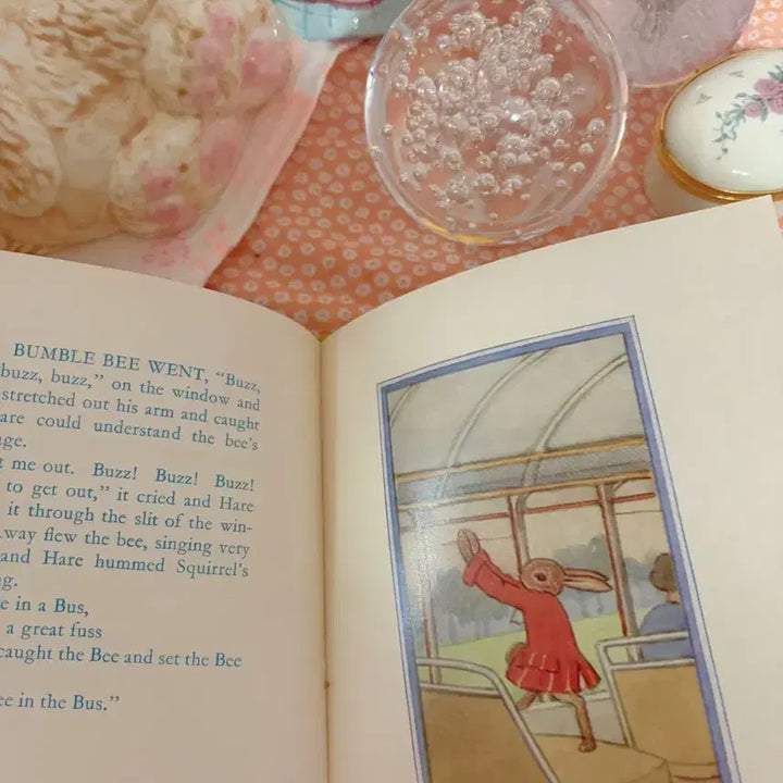 [BUNJANG] Vintage Book HARE GOES SHOPPING (Allison Uttley &amp; Margaret Tempest) / 빈티지 북 HARE GOES SHOPPING(산토끼의 쇼핑 이야기)
