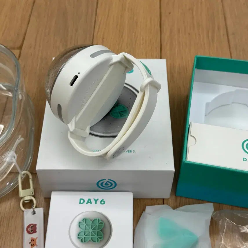 [BUNJANG] Day6 Sungjin Made Watch Clover Edition Full Set + Free Transparent Case / 데이식스 마데워치 네잎클로버 풀박 + 투명 케이스 증정