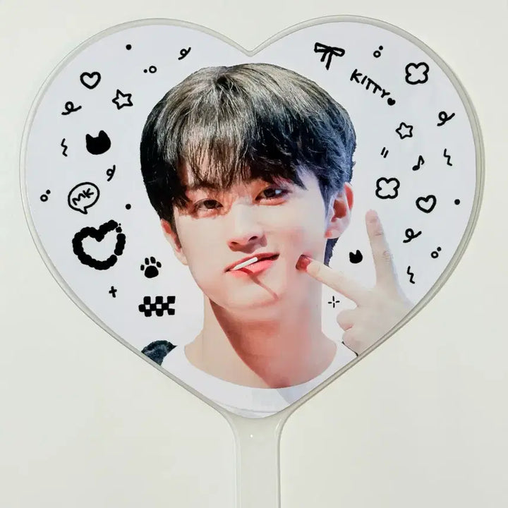 [BUNJANG] NCT Dream 127 Mark Heart Uchiwa Black Cat Fan / 마크 하트 우치와 블랙캣 엔시티 드림 127 nct