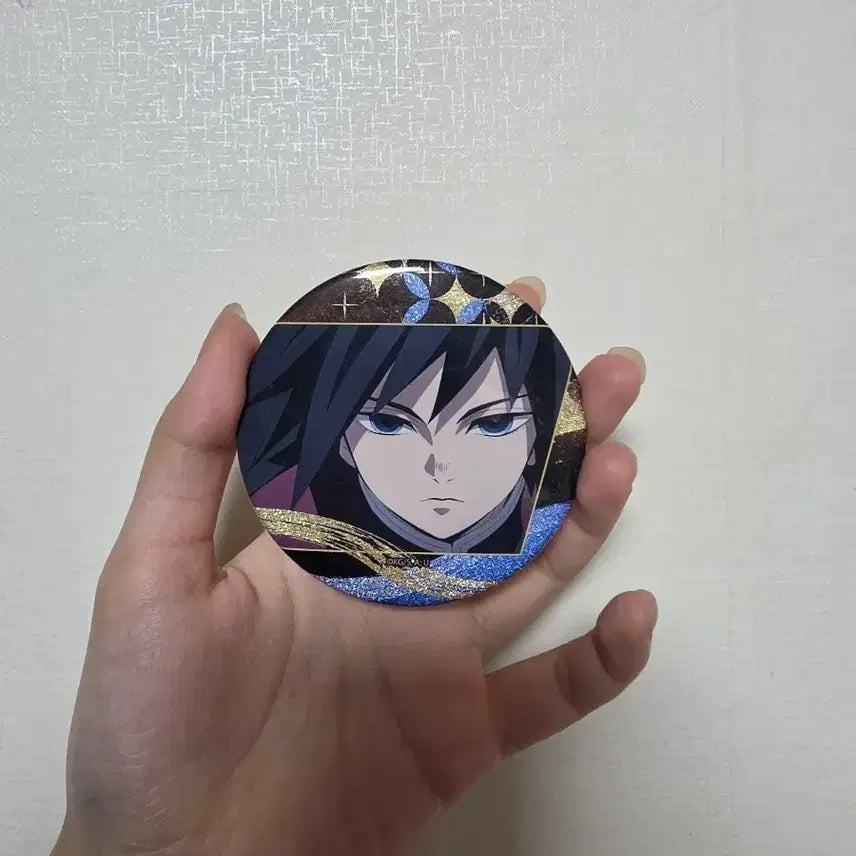 [BUNJANG] Demon Slayer: Kimetsu no Yaiba Tomioka Giyu Shining Can Badge Official / 급처) 귀멸의 칼날 토미오카 기유 뱃지 캔뱃지 샤이닝 공식