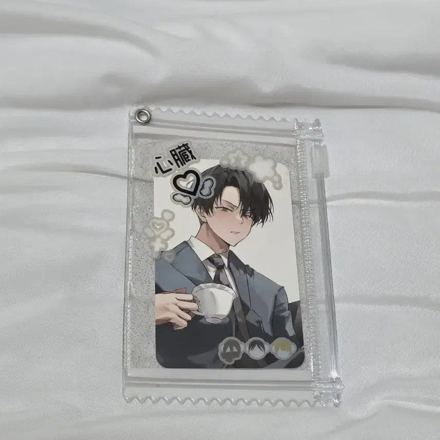 [BUNJANG] Attack on Titan Levi Photocard Holder + Photocard Set / 진격의 거인 포카 홀더+ 리바이 포카 세트 마냐님