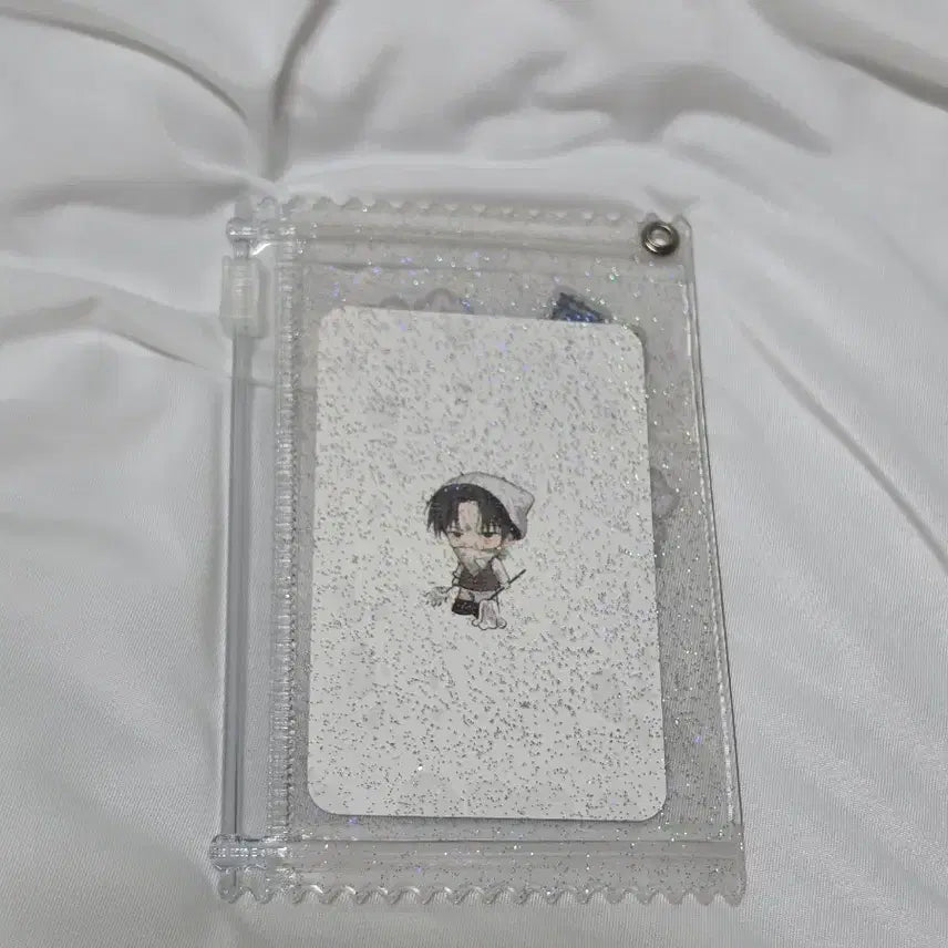 [BUNJANG] Attack on Titan Levi Photocard Holder + Photocard Set / 진격의 거인 포카 홀더+ 리바이 포카 세트 마냐님