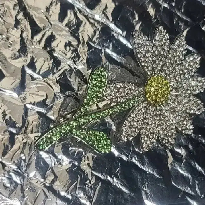 [BUNJANG] G-Dragon Daisy Brooch / 지디 데이지 브로치 최저가 팝니다!