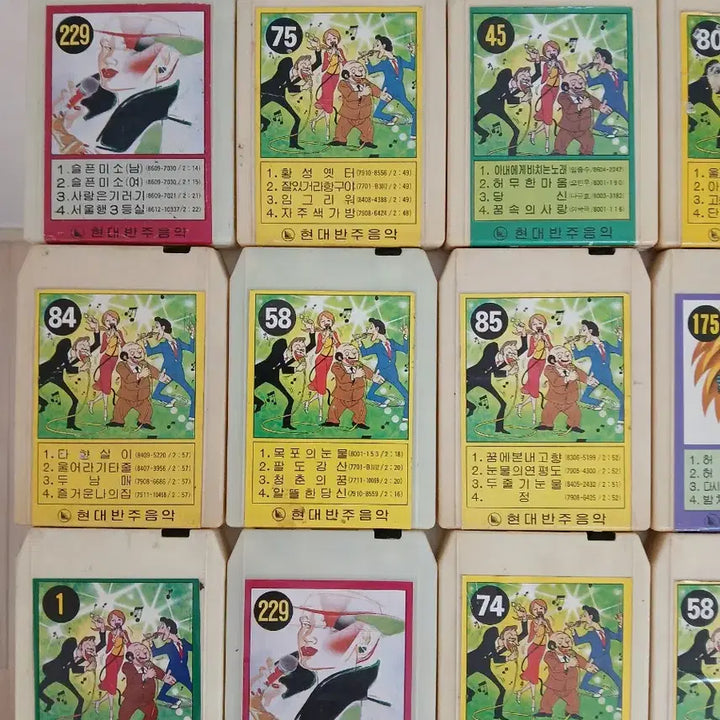 [BUNJANG] Korean Retro 8-Track Tape Collection (48 Tapes) / 근대사 추억의 한국가요 8트랙테이프 48개