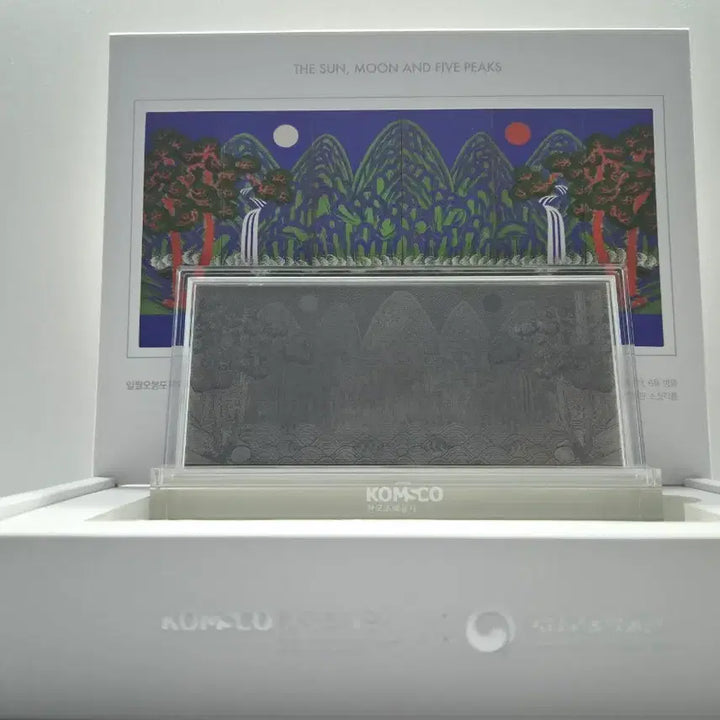 [BUNJANG] Korea Minting &amp; Security Printing Corporation Royal Series 4th Sun and Moon Landscape Folding Screen Silver Medal / [한국조폐공사] 로열 시리즈 4차 - 일월오봉도 지폐형 은메달
