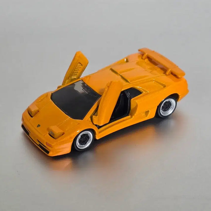 [BUNJANG] Tomica Premium No. 15 Lamborghini Diablo SV First Edition / 토미카 프리미엄 15번 람보르기니 디아블로 SV 초회한정판