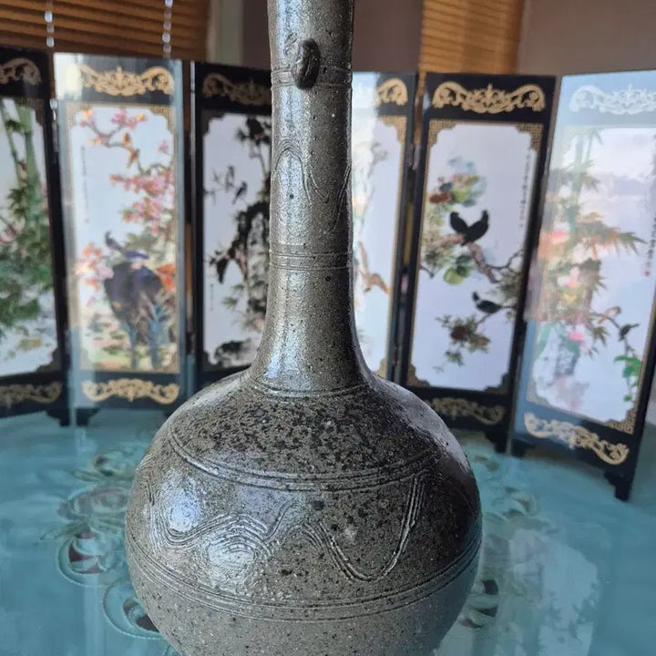 [BUNJANG] Master Yu Ho-woong Celadon Porcelain Vase / [반계 유호웅 명장] 고풍스러운 도자기 화병/오브제 (높이 25.7cm)