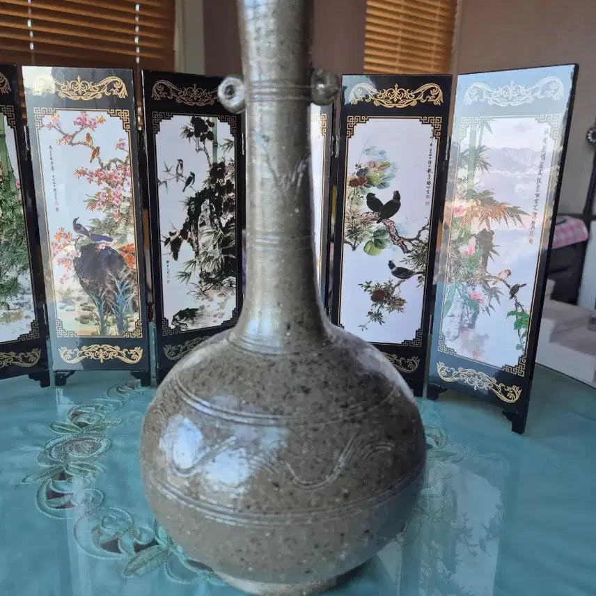 [BUNJANG] Master Yu Ho-woong Celadon Porcelain Vase / [반계 유호웅 명장] 고풍스러운 도자기 화병/오브제 (높이 25.7cm)