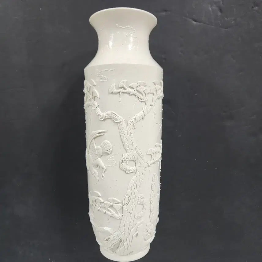 [BUNJANG] Chinese White Porcelain Vase with High Relief Dragon and Cloud Motif - Wang Bingrong, Qing Dynasty (Late 19th Century) / 중국도자기               백자 고부조 운룡문 병