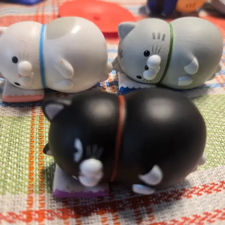 [BUNJANG] Amuse Sleeping Cat Gachapon Figure / 어뮤즈 고양이 누워있는 가챠