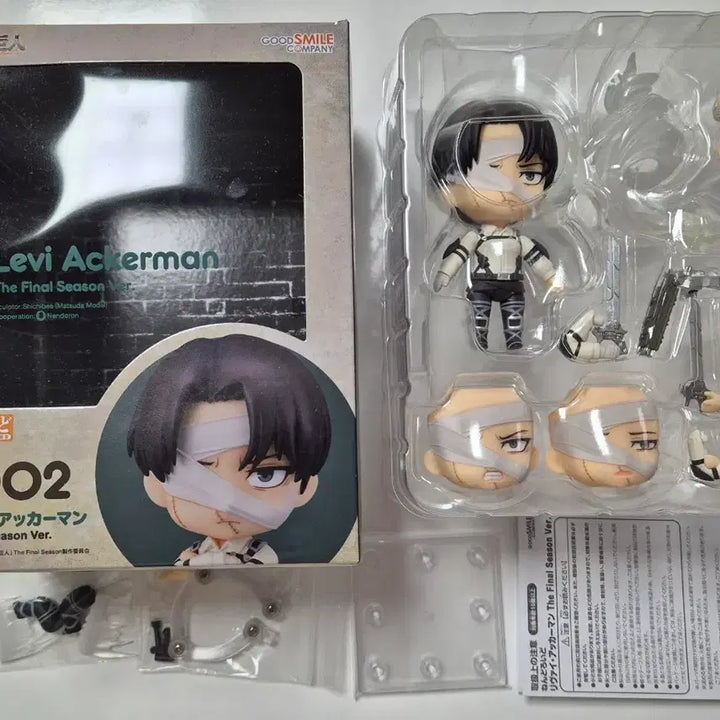 [BUNJANG] Attack on Titan Levi Ackerman Nendoroid Figures Bundle (390 &amp; 2002) / 진격거 리바이 피규어 일괄 (넨도로이드 390 &amp; 2002)