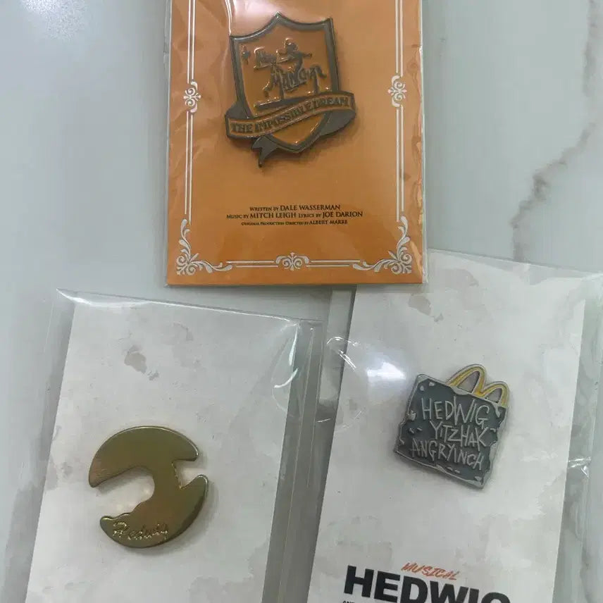 [BUNJANG] Man of La Mancha &amp; Hedwig and the Angry Inch Musical Badges / 헤드윅, 라만차 뱃지