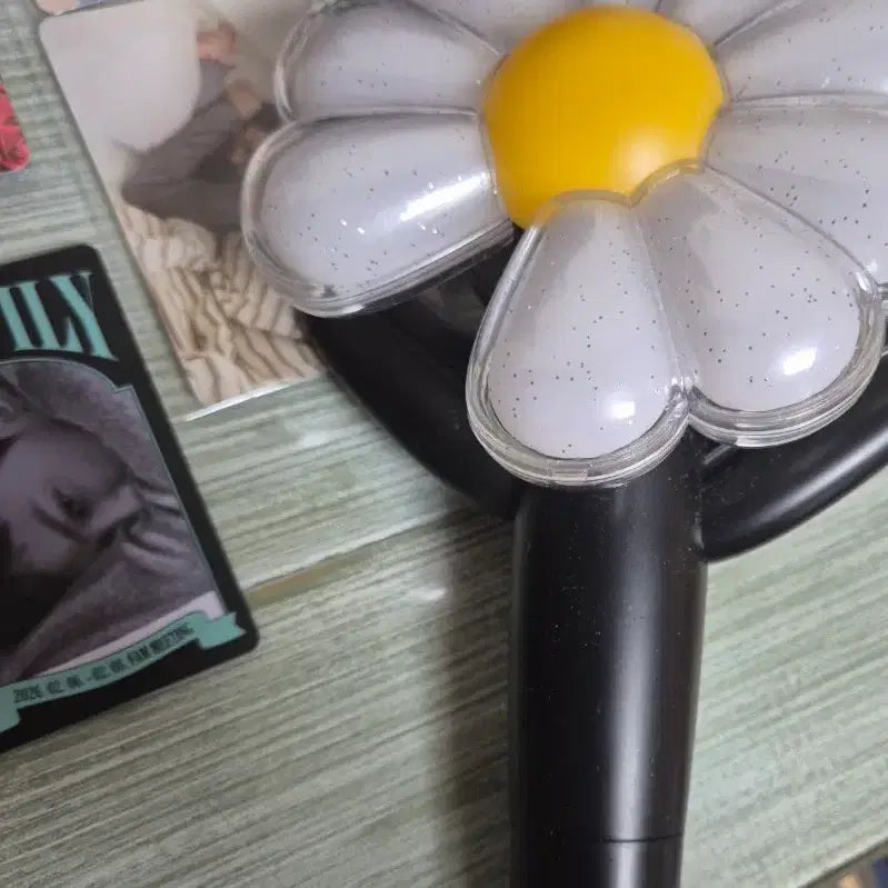 [BUNJANG] G-Dragon Daisy Bong &amp; Goods Bundle Set / 급처)지디 데이지봉&amp;굿즈들 일괄판매