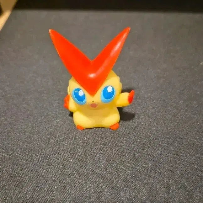 [BUNJANG] Pokemon Kids Finger Puppet Victini Figure / 포켓몬키즈 손가락인형 비크티니 피규어
