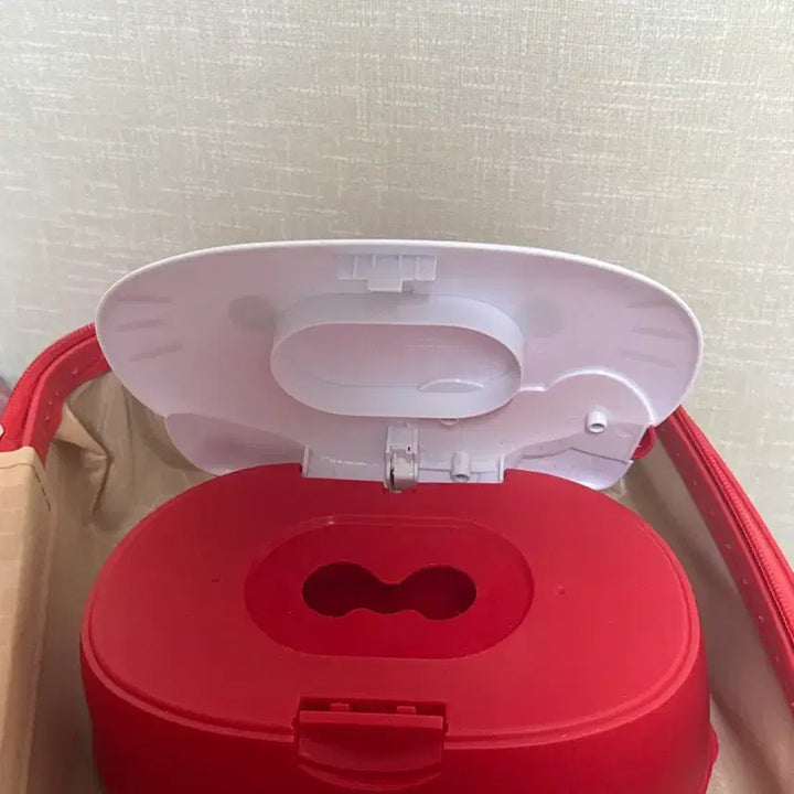 [BUNJANG] Sanrio Hello Kitty Face Shaped Wet Wipes Case / 산리오 헬로키티 얼굴 모양 물티슈 케이스 미사용 보관 새상품