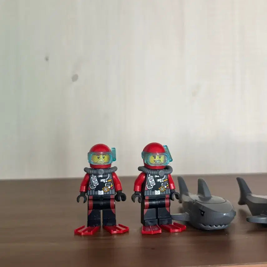 [BUNJANG] LEGO Minifigure Diver, Shark, and Crocodile Set / 레고 미니피규어 잠수부 상어 악어 세트
