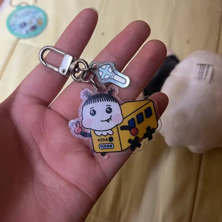 [BUNJANG] TXT Bullbus Keyring / (급처) 투모로우바이투게더 뿔버스 키링
