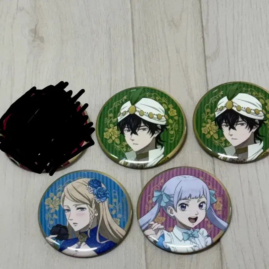 [BUNJANG] Black Clover Fairy Tale Can Badges Set (Yuno, Charlotte, Roselei, Noelle) / 블랙 클로버 동화 캔뱃지 유노,샬롯 로즈레,노엘 실밥