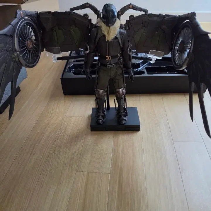 [BUNJANG] Hot Toys x Toys Era Vulture Figure / 핫토이x 토이즈에라 벌처 벌쳐