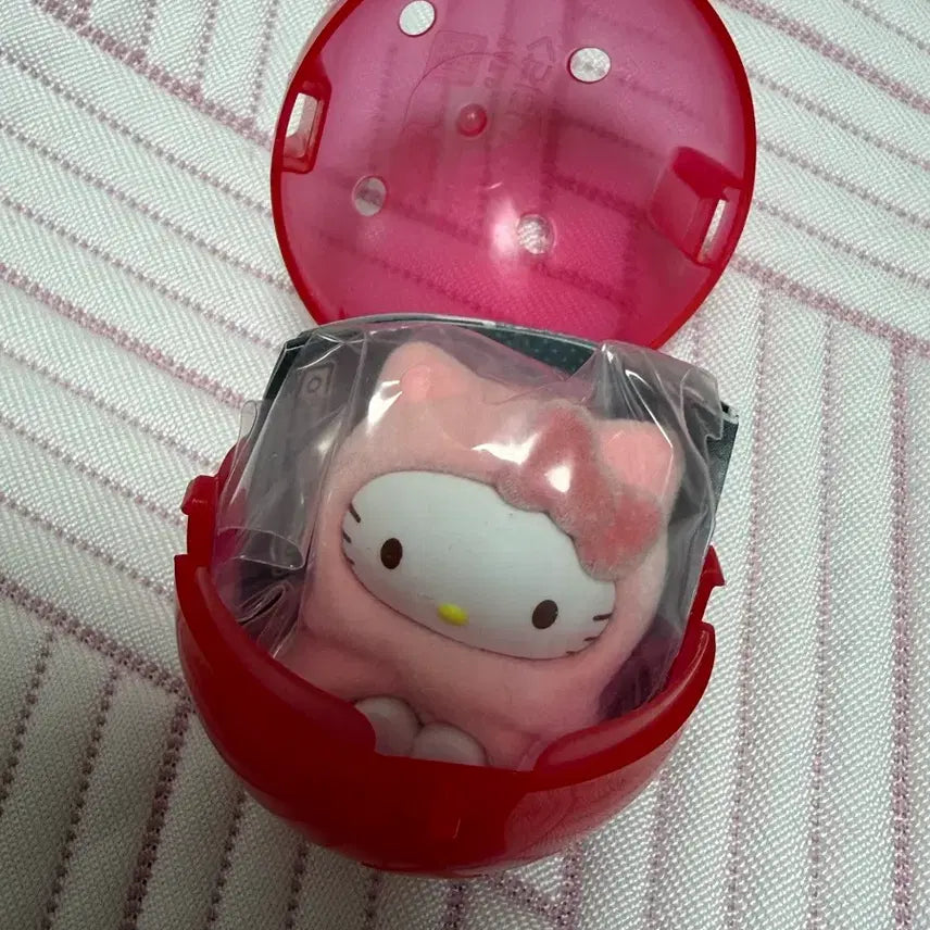 [BUNJANG] Sanrio Fluffy Fluffy Figure Gacha / (이번달만 5천원!!) 산리오 이불 쏙 플로키 피규어 가챠 헬로키티