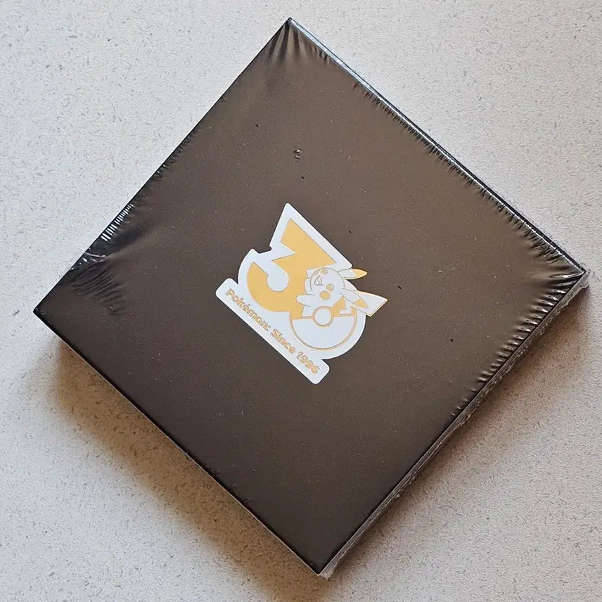 [BUNJANG] Pokemon Store 30th Anniversary Badge (August Release) / 포켓몬 스토어 온라인 30주년 기념 뱃지 8월