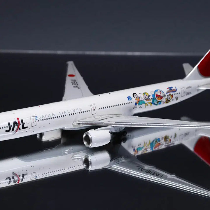 [BUNJANG] JAL Boeing 777-300 Doraemon JA8941 1:400 Scale Model / 1:400 JAL Boeing 777-300 Doraemon JA8941 비행기모형