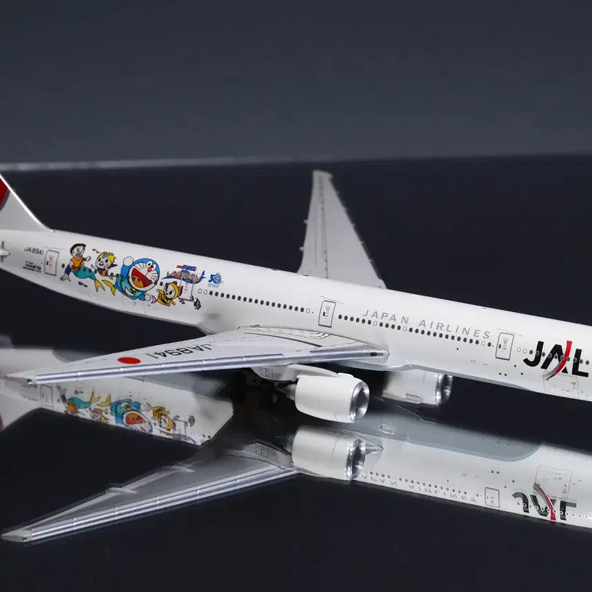 [BUNJANG] JAL Boeing 777-300 Doraemon JA8941 1:400 Scale Model / 1:400 JAL Boeing 777-300 Doraemon JA8941 비행기모형