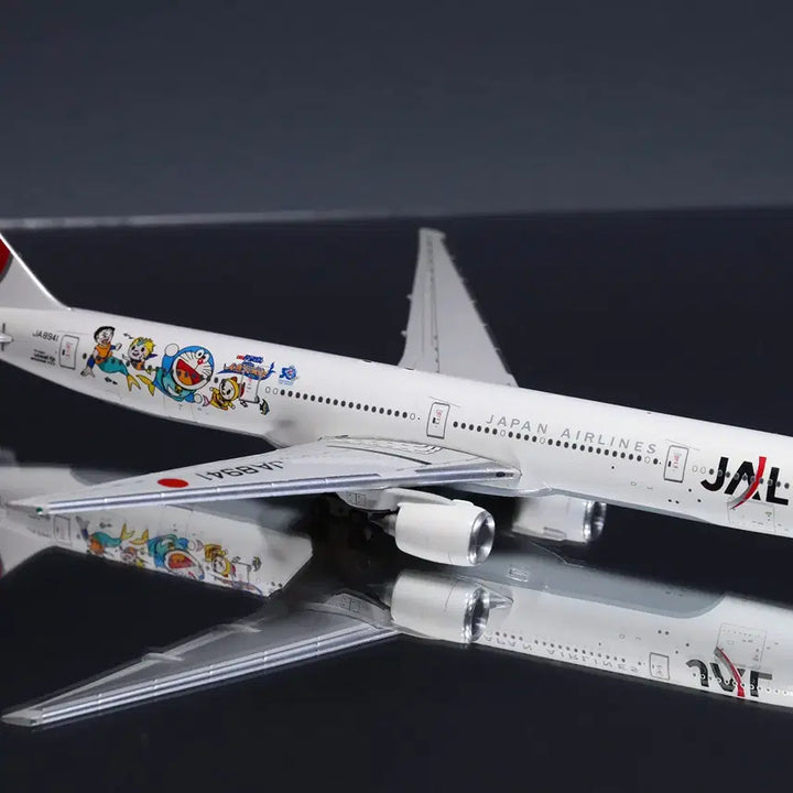 [BUNJANG] JAL Boeing 777-300 Doraemon JA8941 1:400 Scale Model / 1:400 JAL Boeing 777-300 Doraemon JA8941 비행기모형