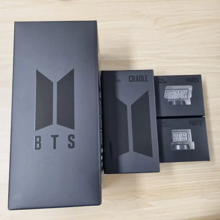 [BUNJANG] BTS Official Light Stick Ver.4 Bundle Set (Sealed) / BTS 공식 응원봉 ver.4 미개봉 새상품 세트 응원봉 크래들 파츠