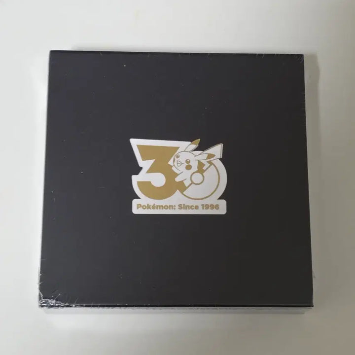 [BUNJANG] Pokemon Store 30th Anniversary Badge August / 포켓몬 스토어 30주년 기념 뱃지 8월